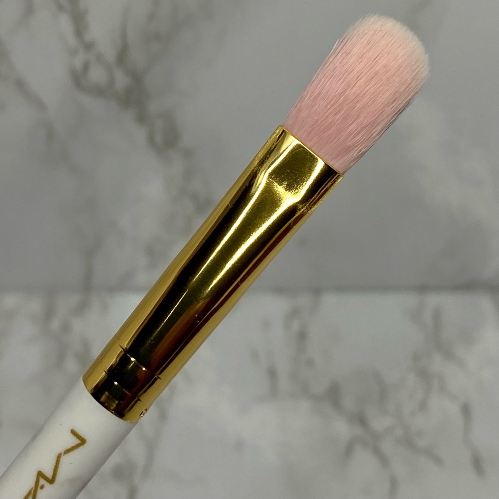 MAC Cosmetics 234SES Eye Blending Brush - Picture 3 of 5